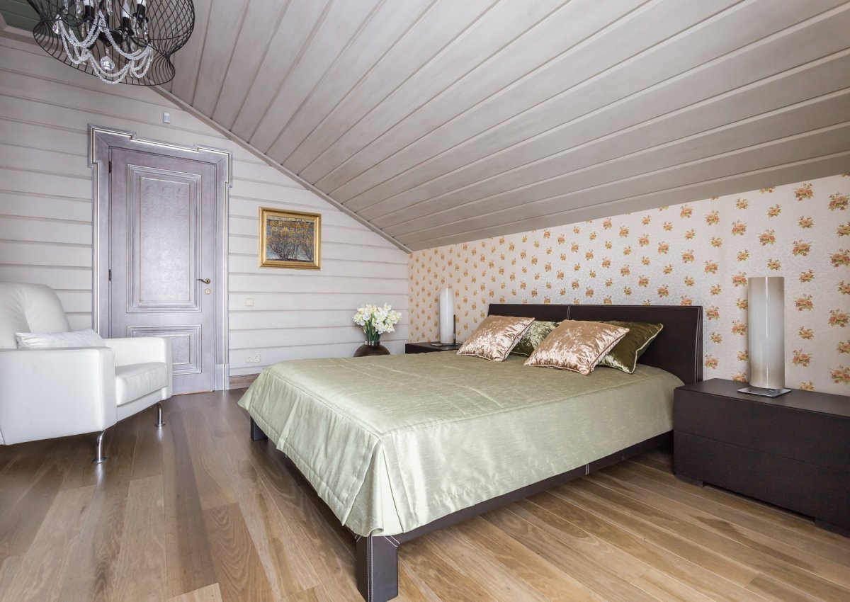 Мансардный потолок вагонка