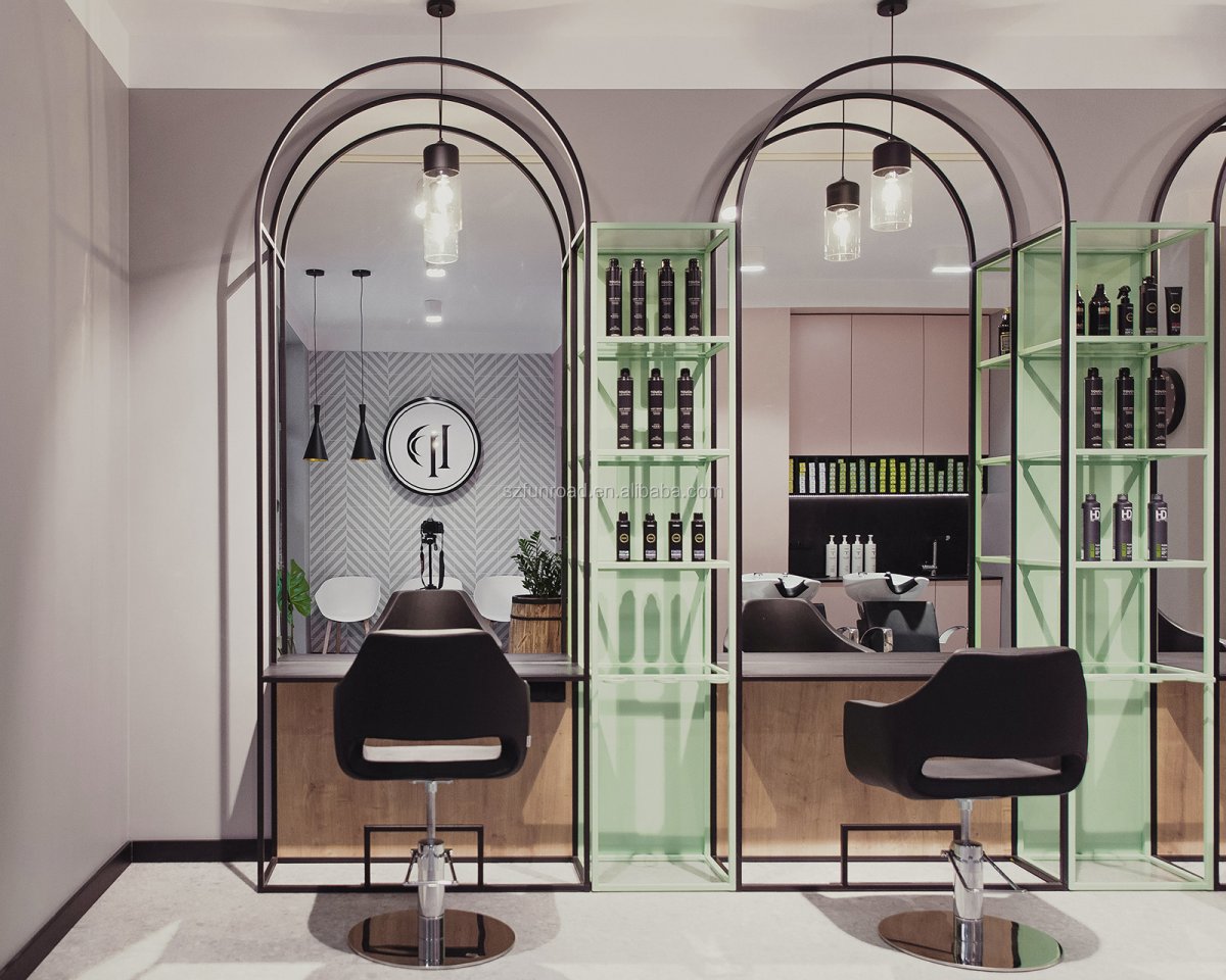 Туалетный столик с косметикой