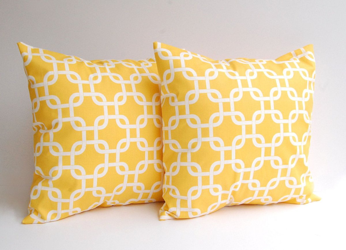 Лимонные декоративные подушки