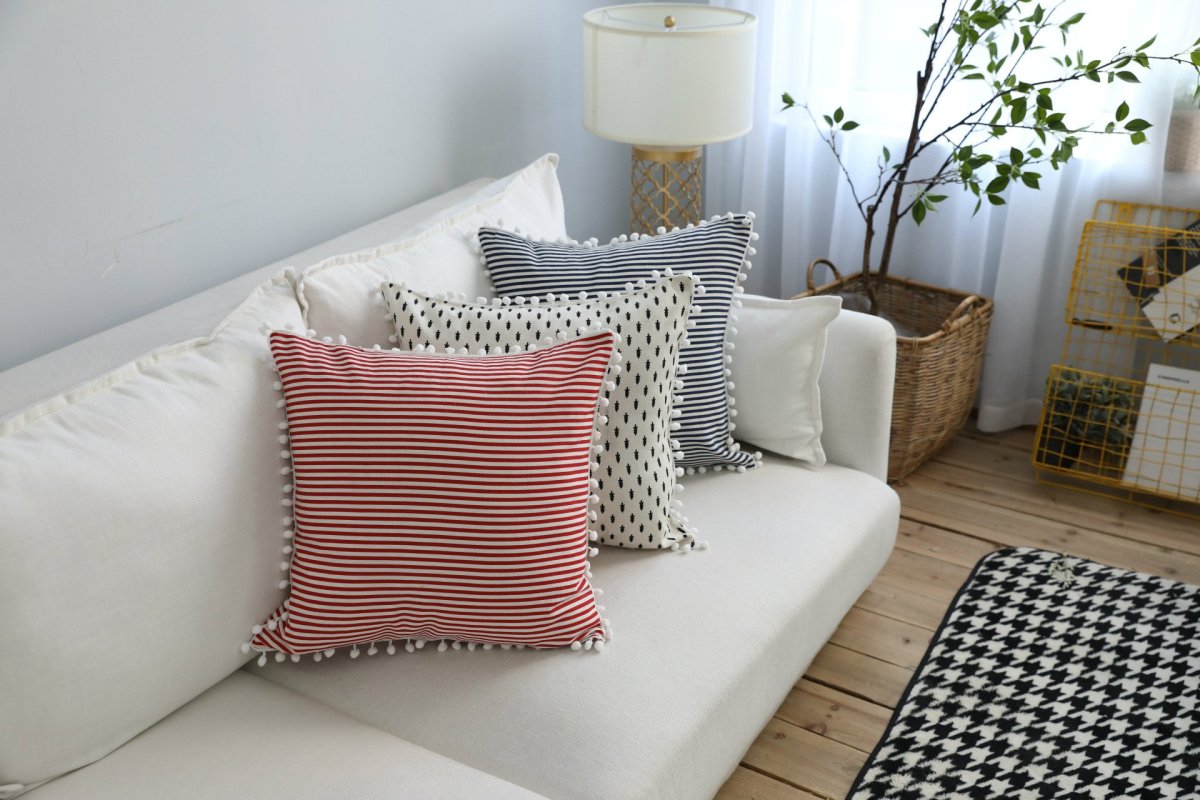 Двухцветные диванные подушки