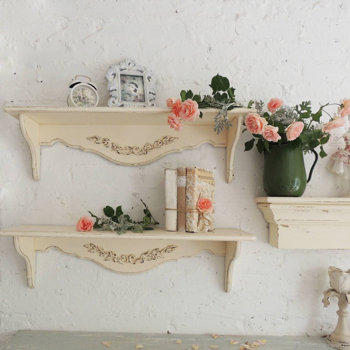 Цветочные полки на стену