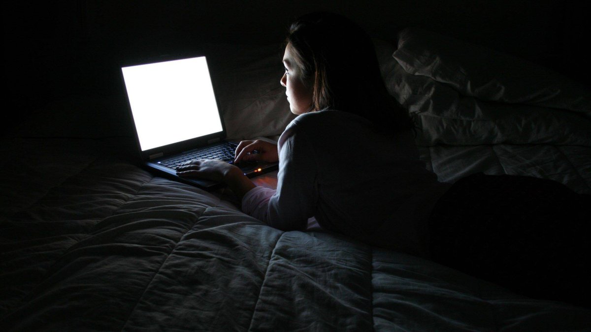 Интерьер ночью в темноте