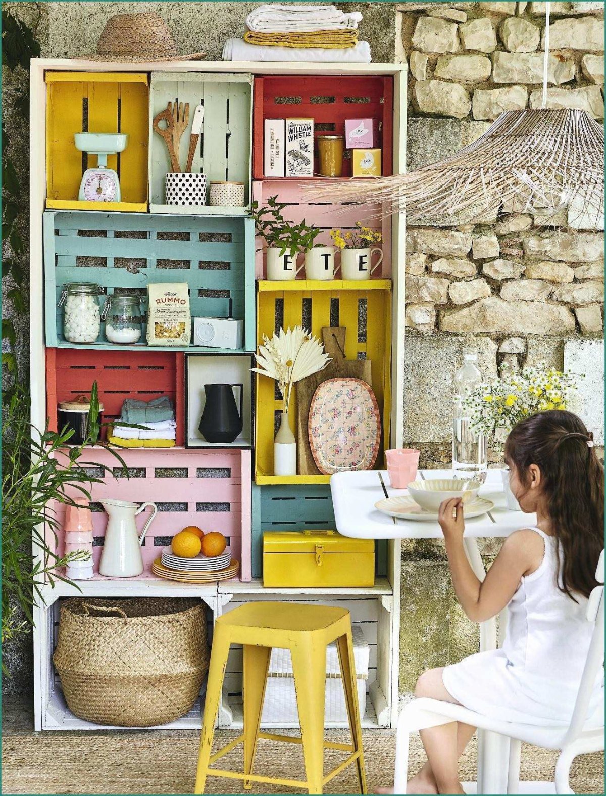 Уютный декор с ящиками из досочек