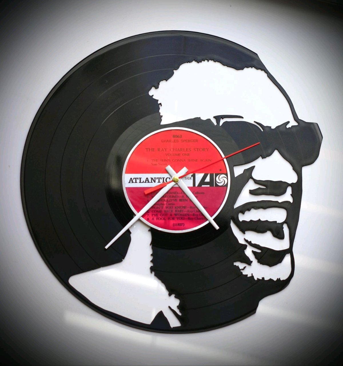 Часы из виниловых пластинок