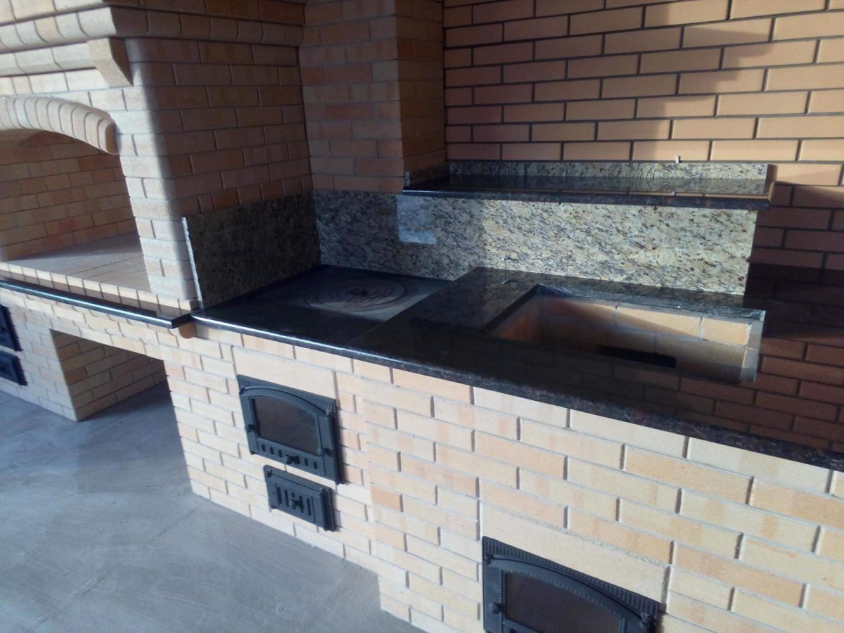 Столешница из кирпича барбекю