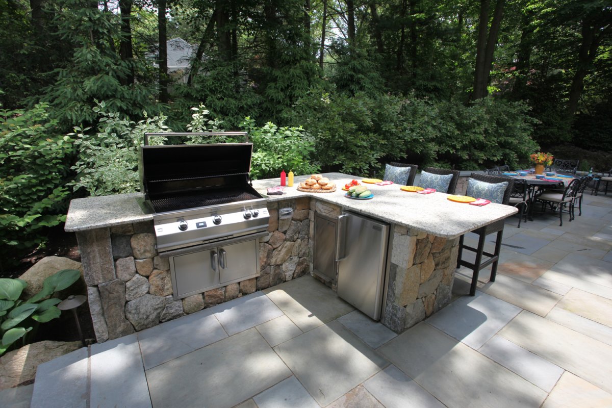 Стол в мангальную зону