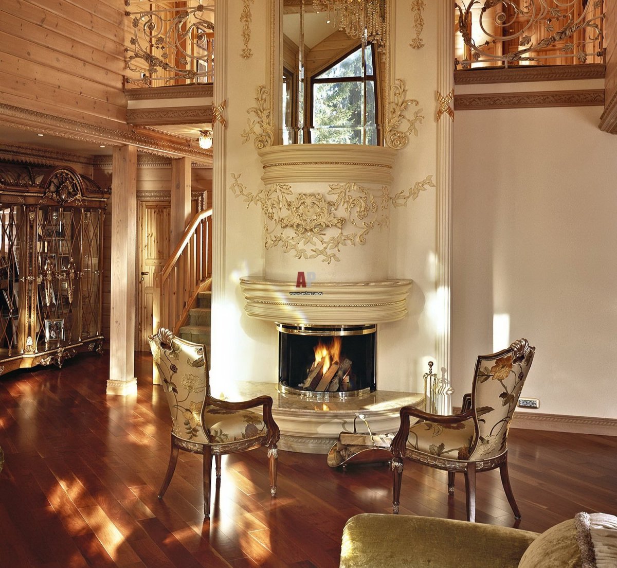 Большая гостиная с лестницей