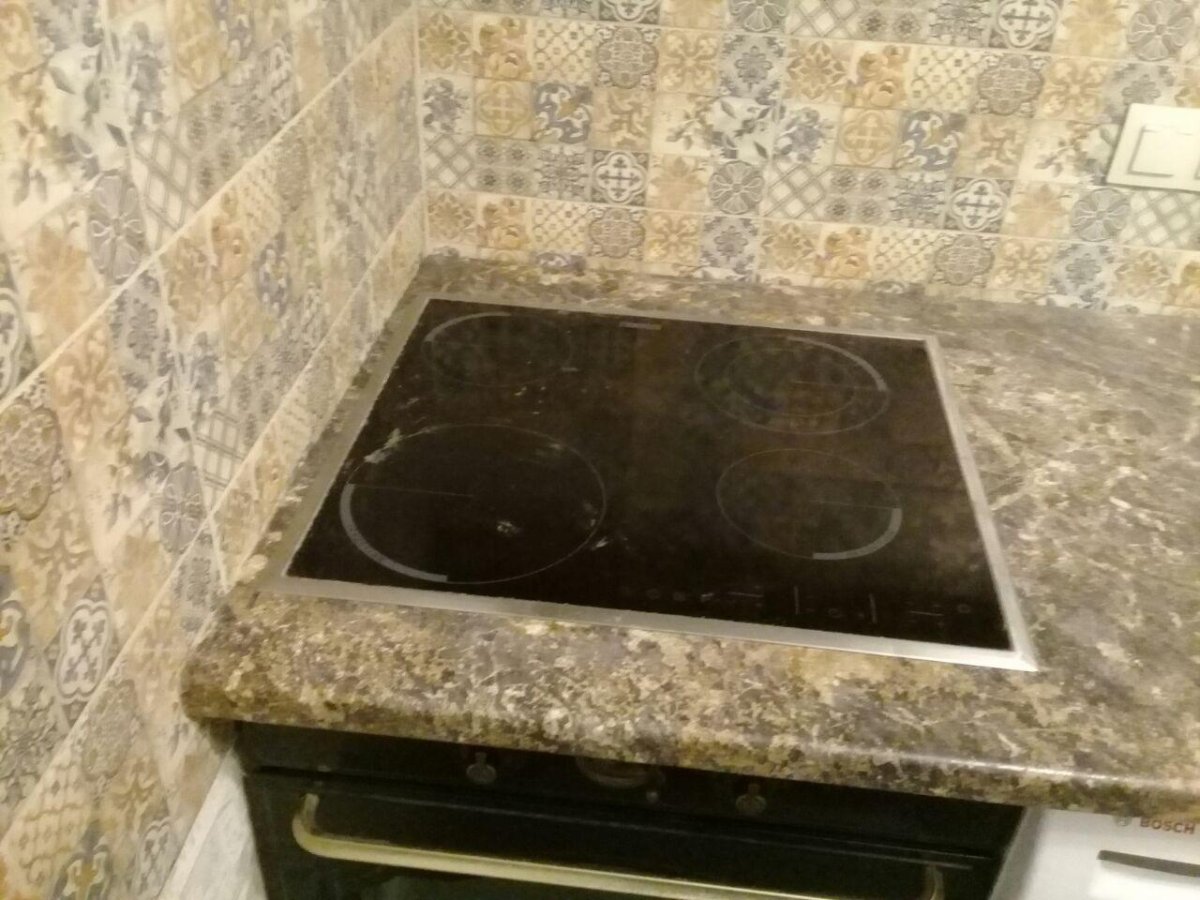 Кухня с шоколадной столешницей