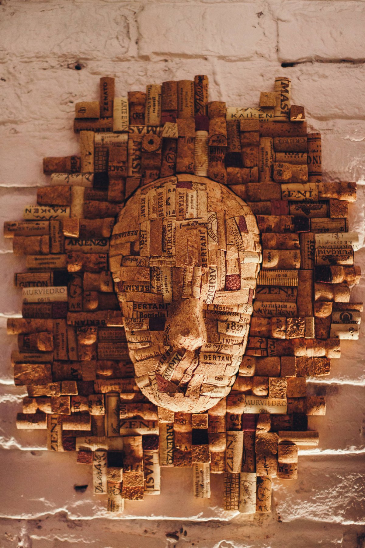 Панно из пробок от шампанского