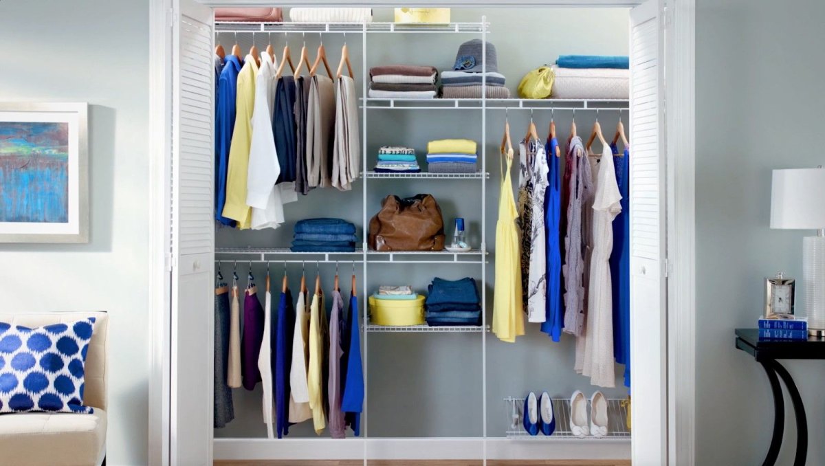 Гардероб в маленькой комнате