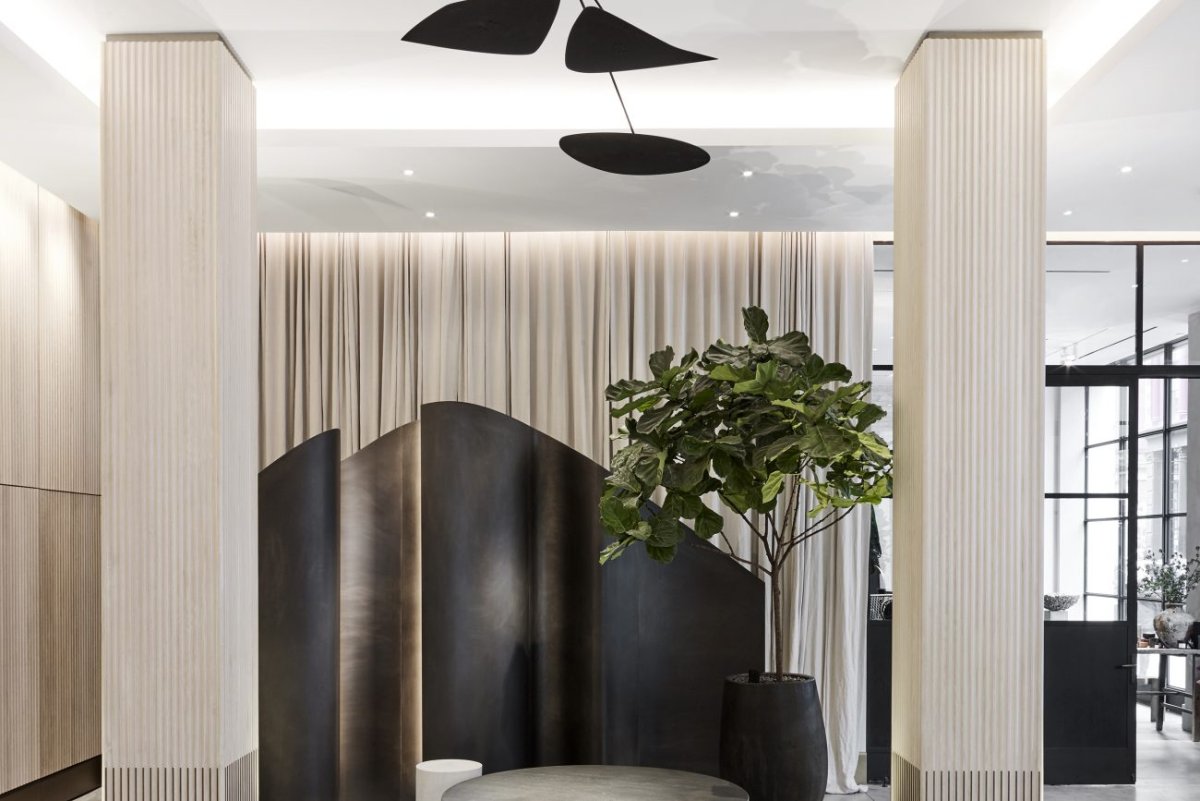 Гипсовые колонны в интерьере