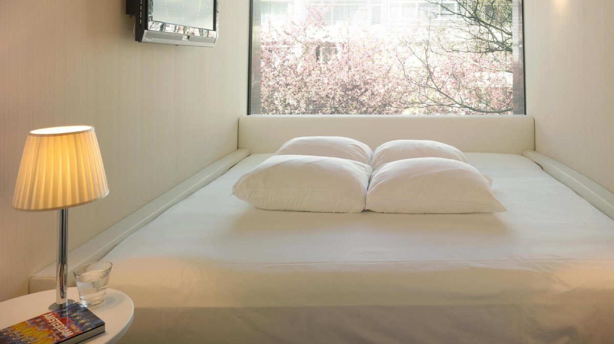 Розовая спальня