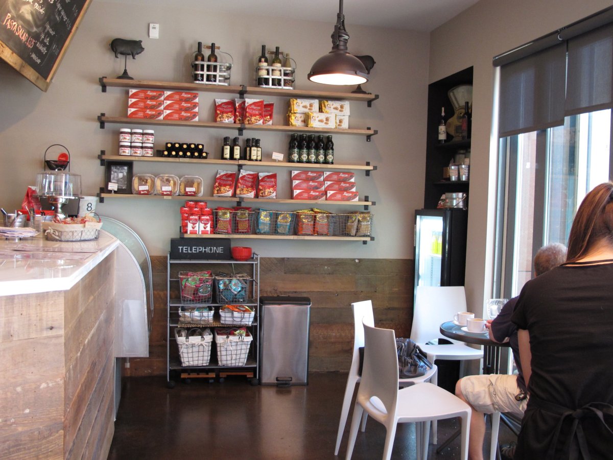 Полки в кофейне