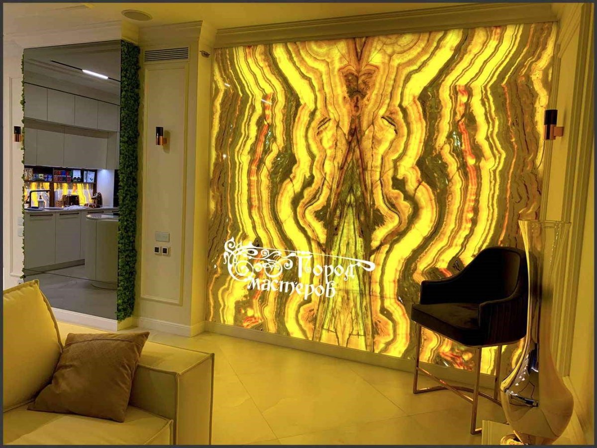 Стена из оникса с подсветкой