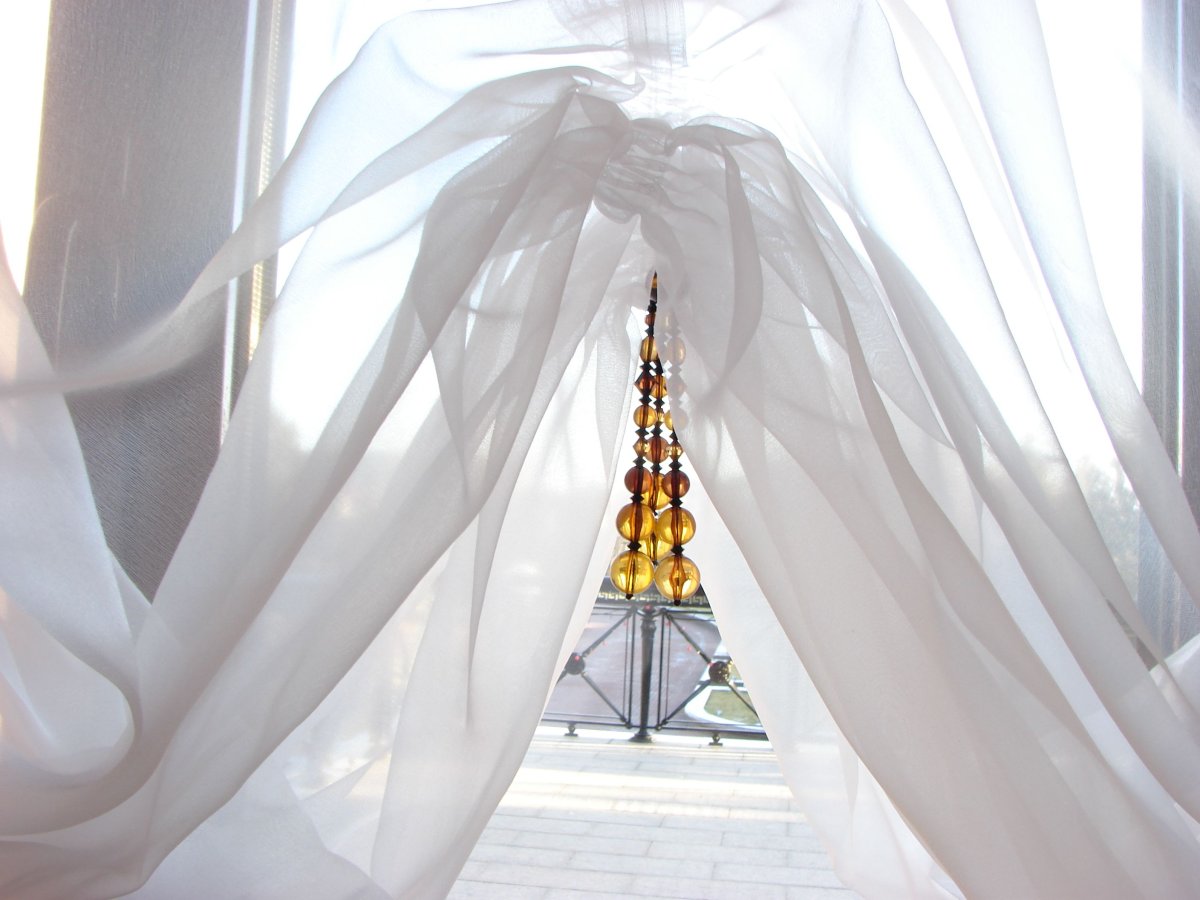 Белая длинная штора