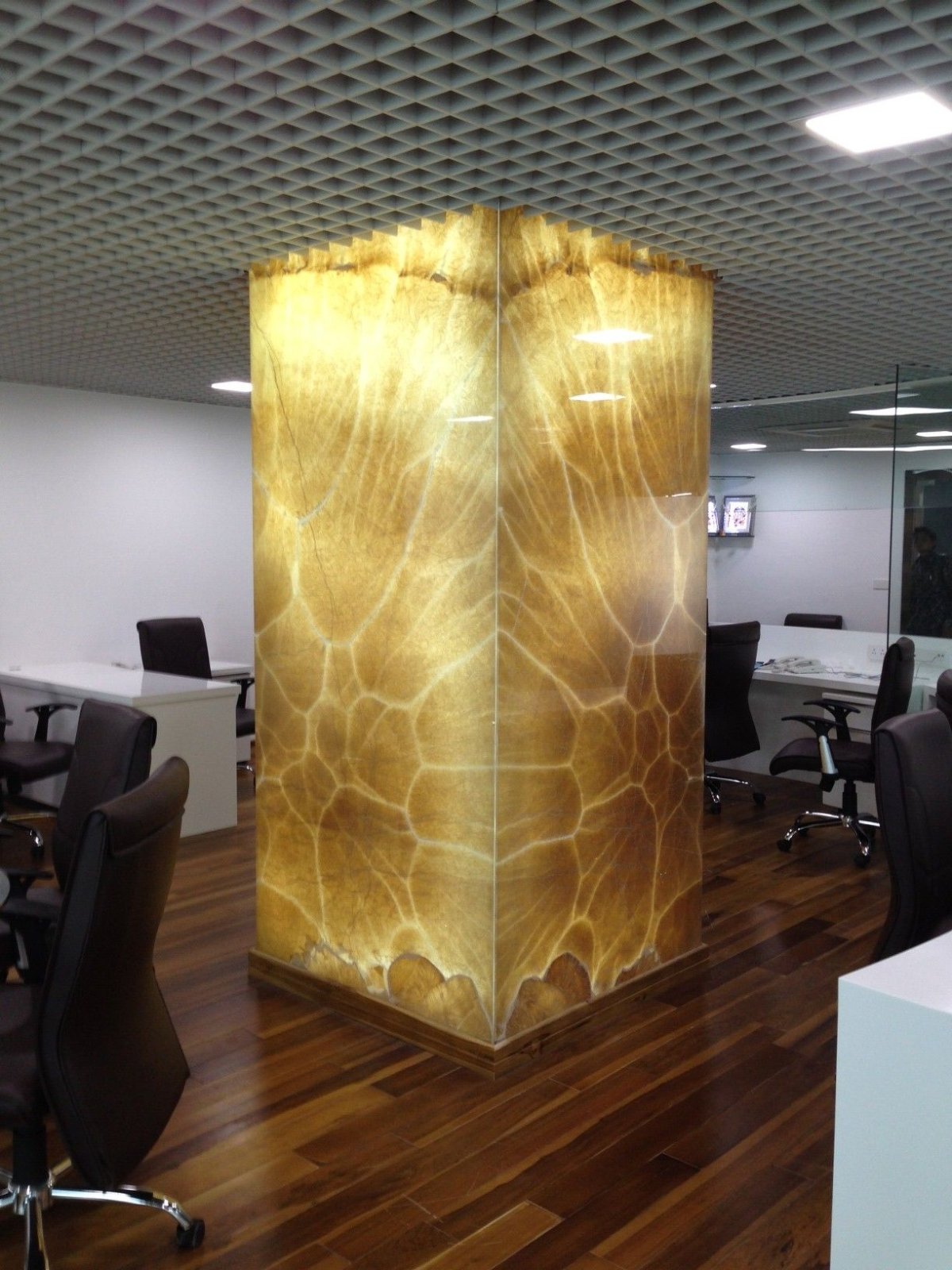 Оникс с подсветкой сзади