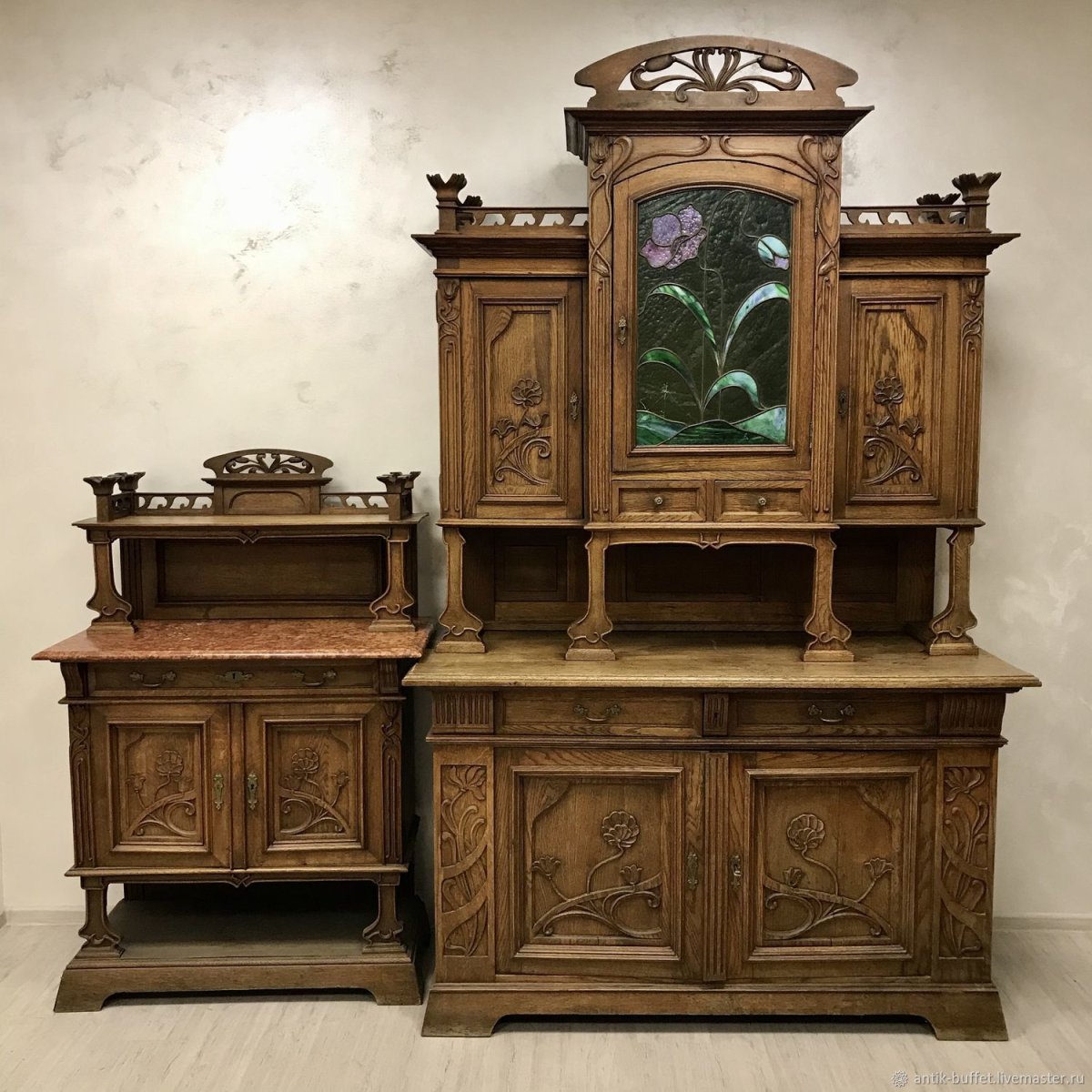 Антикварные витрины и горки