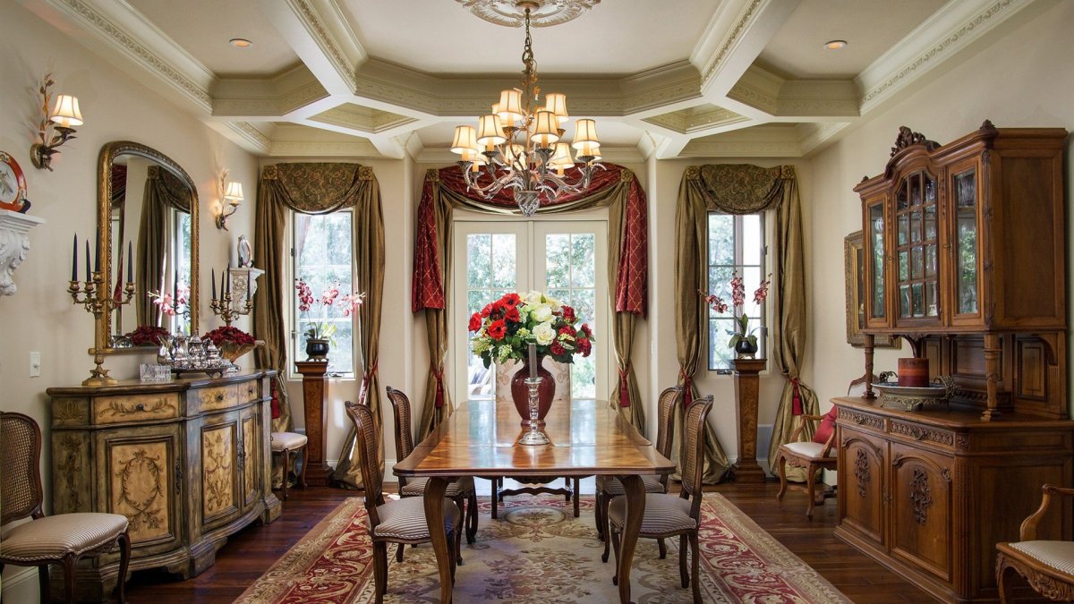 Антикварный старинный кабинет