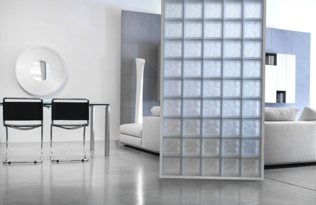 Стена из стеклоблоков в интерьере