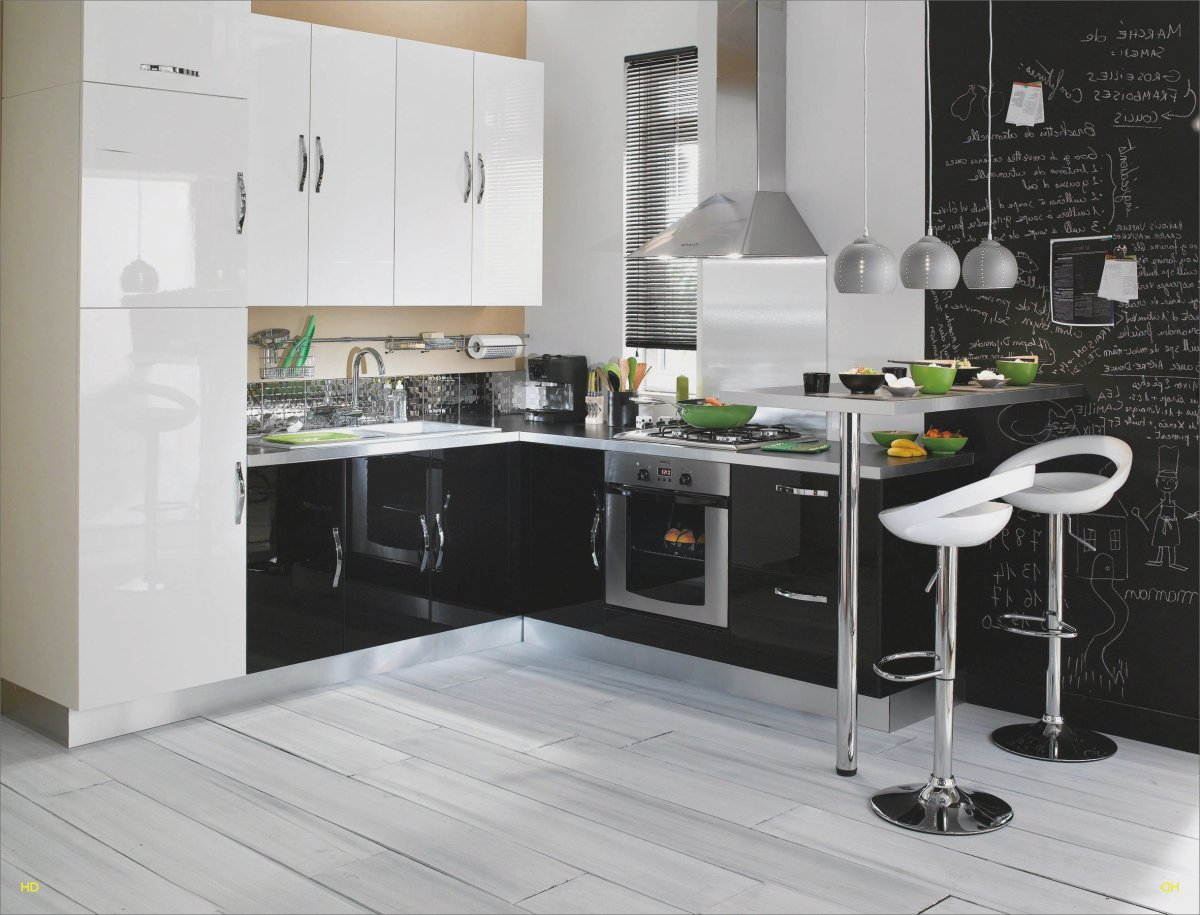 Черно белая кухня