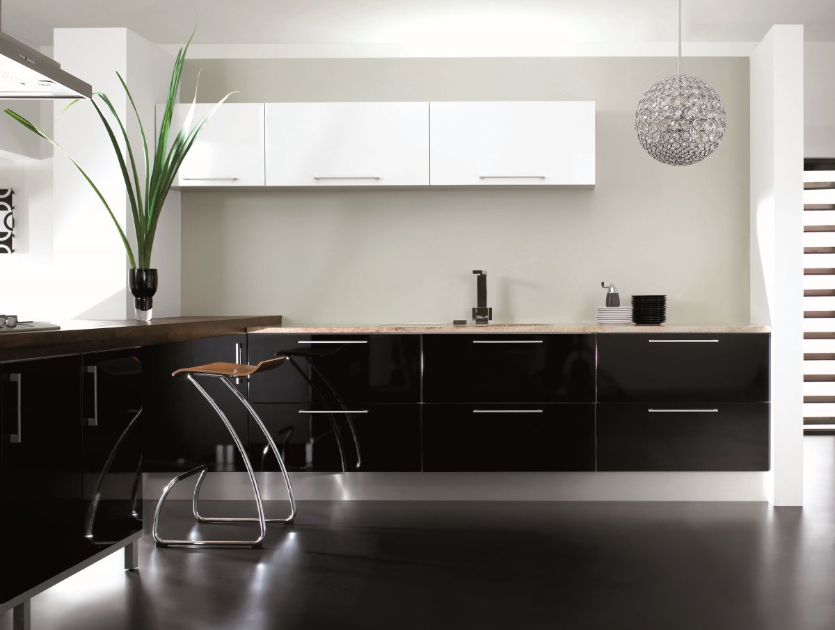 Черно белая кухня