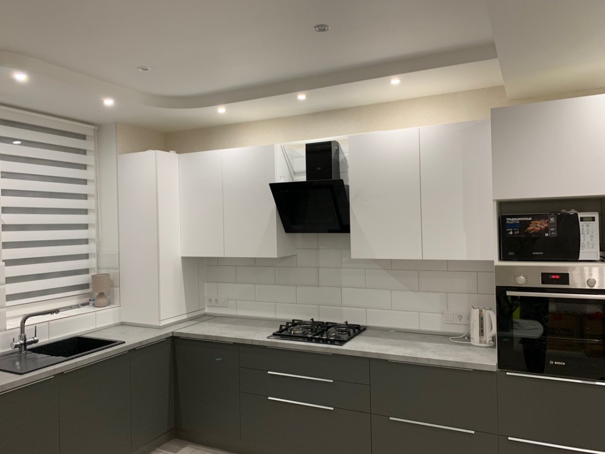 Кухня черно белая Алвик