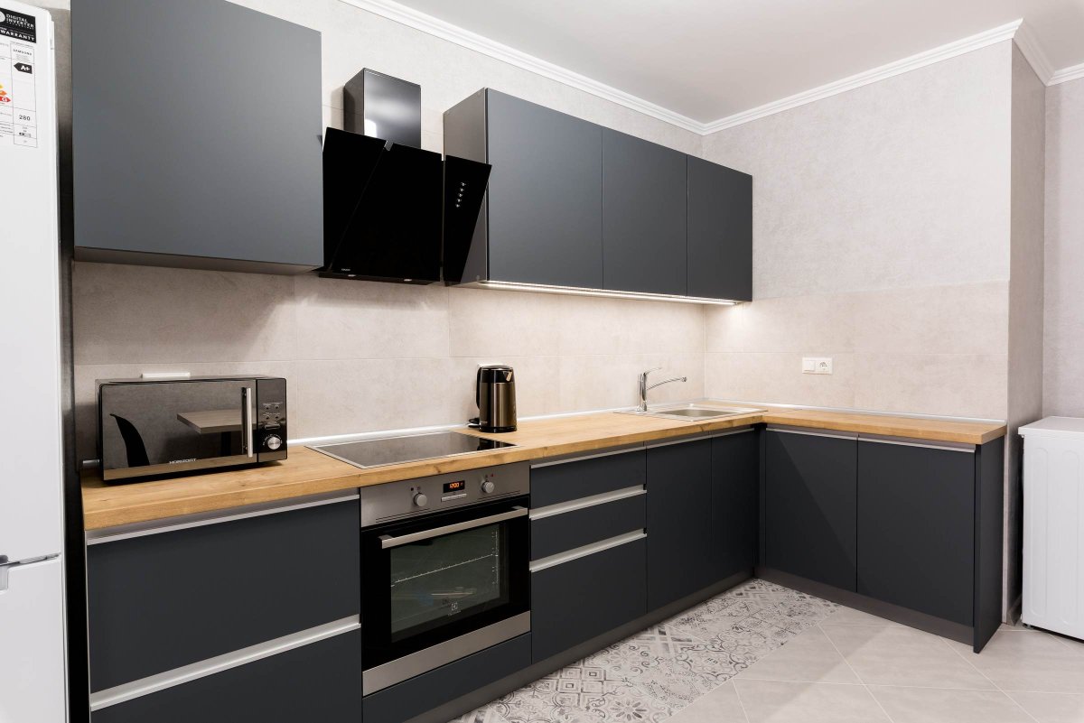 Кухня фасады Феникс с ручкой gola