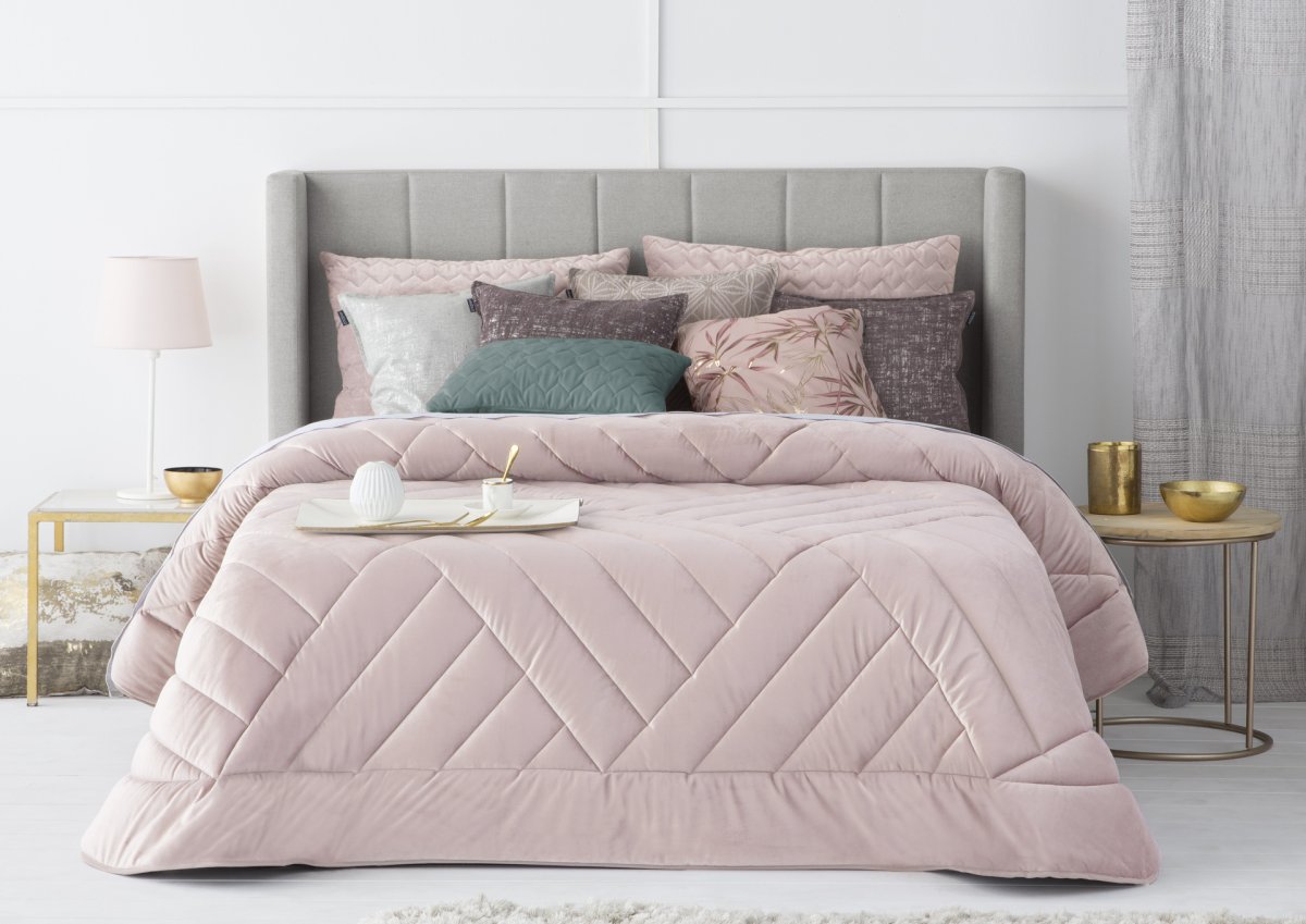 Стеганое покрывало с рюшами