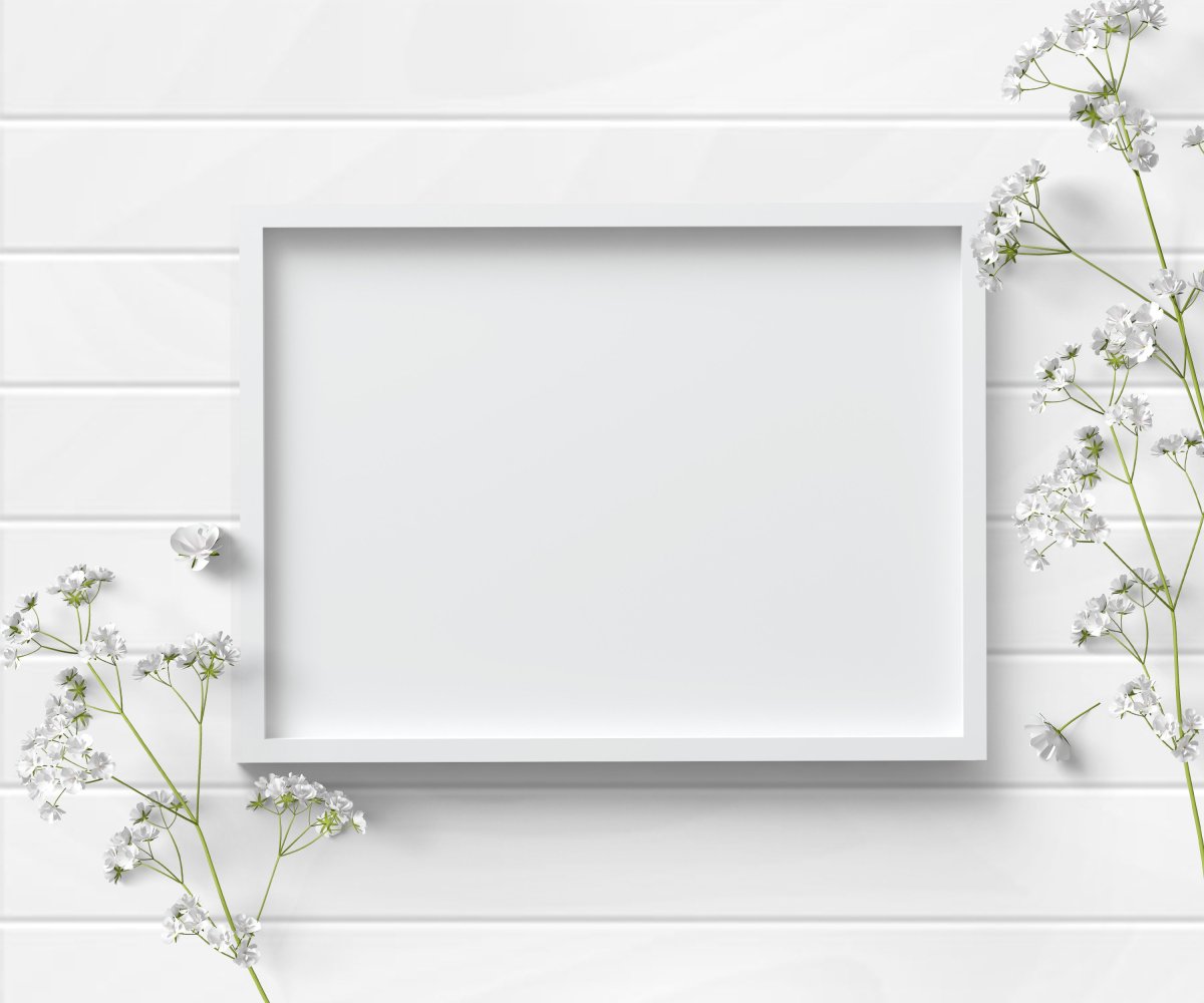 Пустая рама на стене