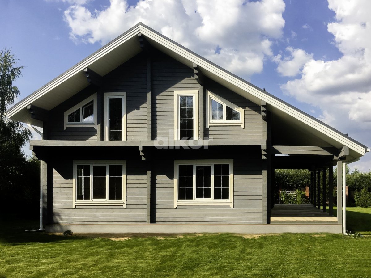 Дом обшитый деревом