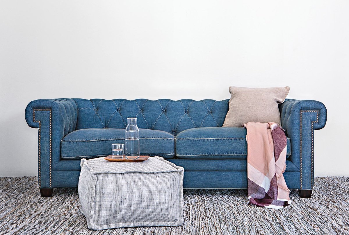 Джинсовый диван в интерьере
