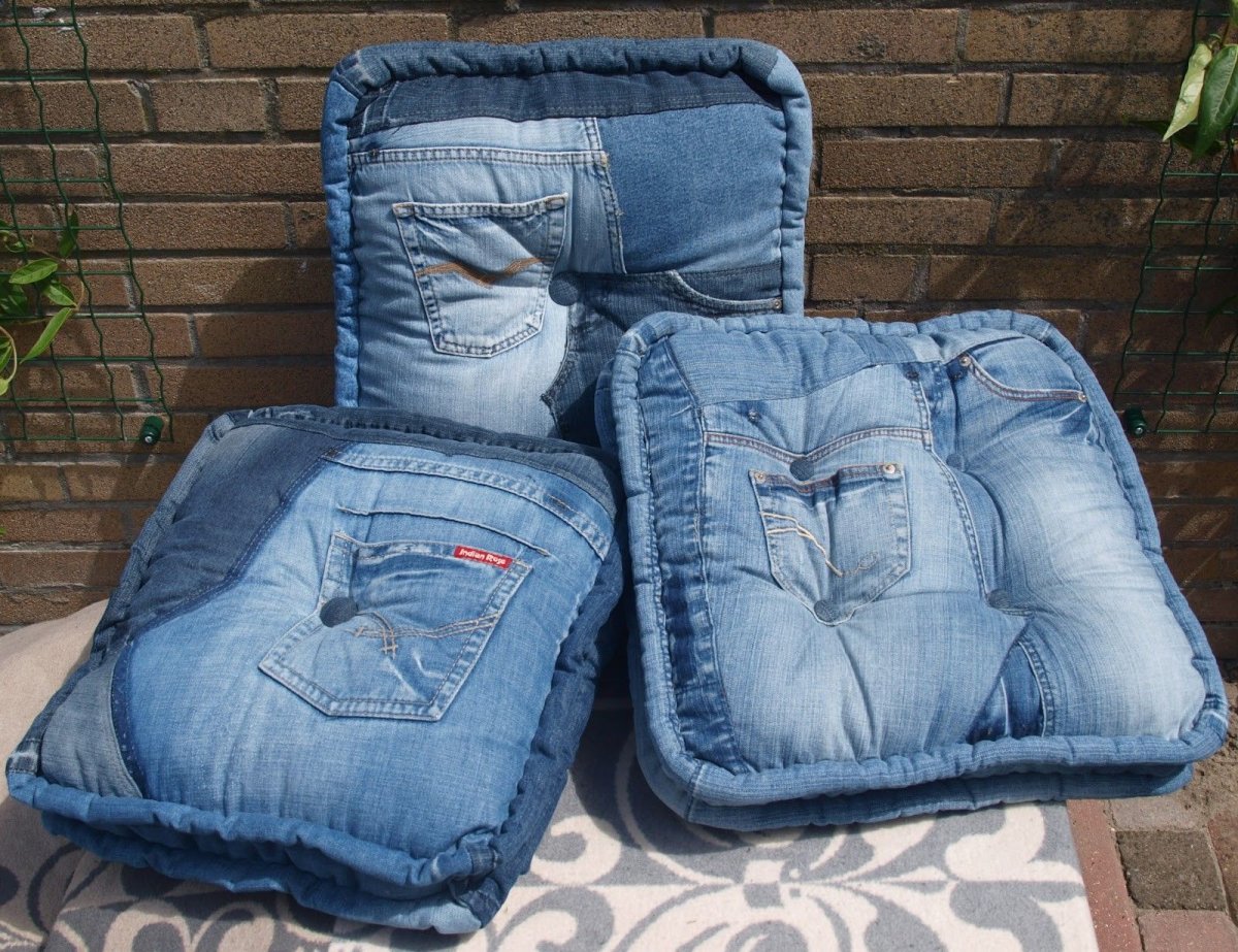 Диван бескаркасный из джинсовой ткани