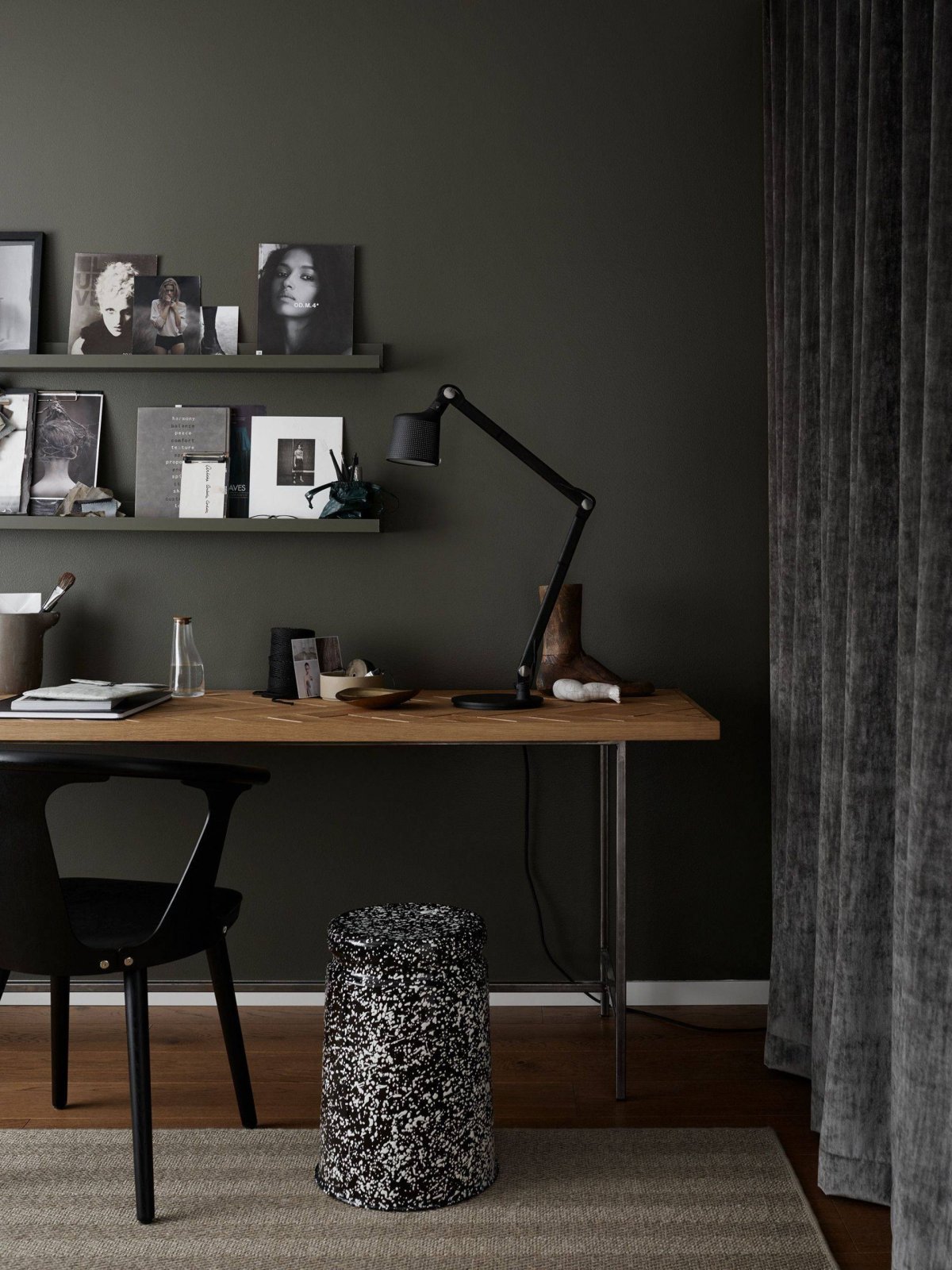 Темные стены в интерьере