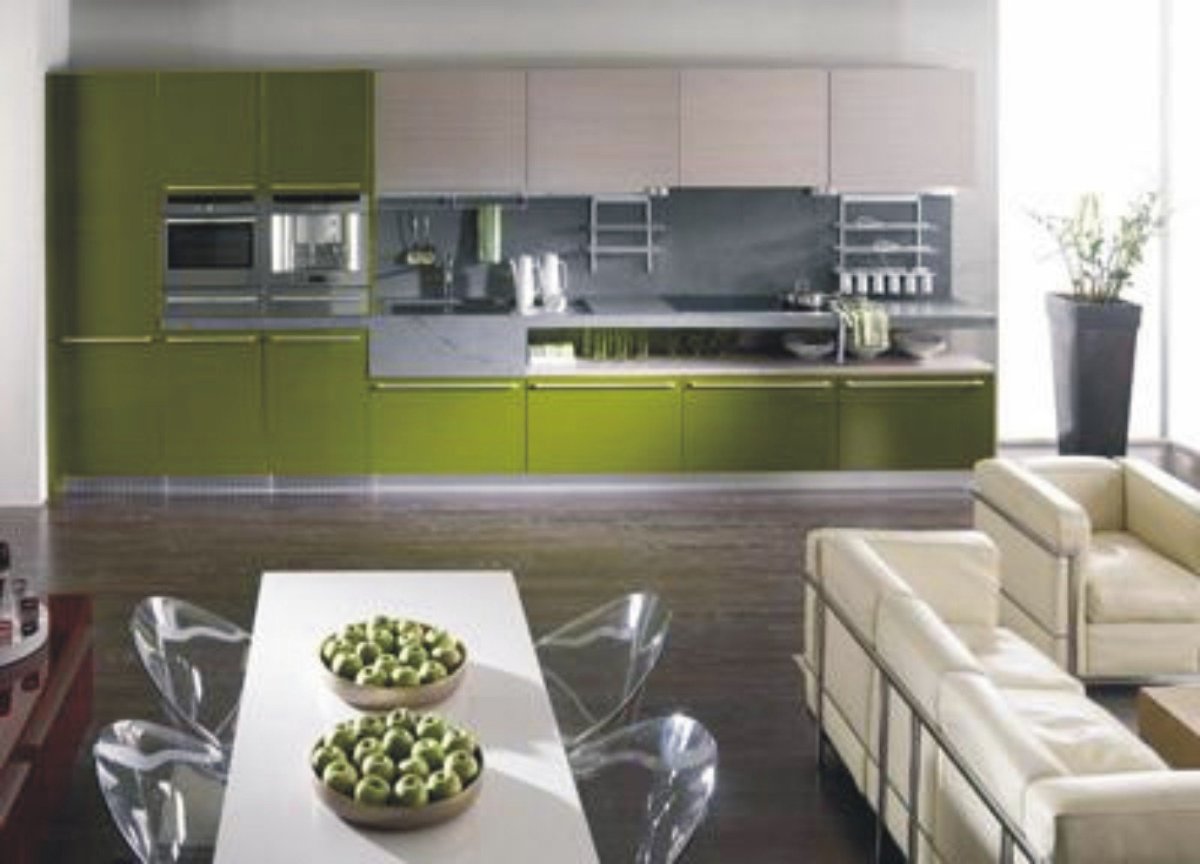 Зеленая кухня с островом