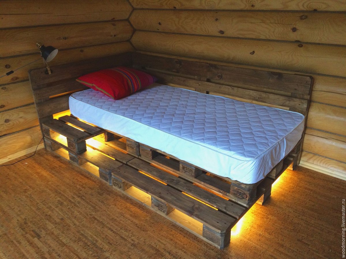 Матрас на поддонах в интерьере