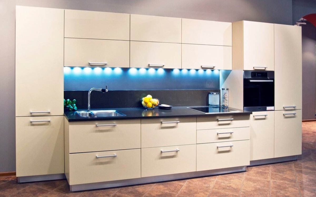 Кухонный гарнитур фиолетовый