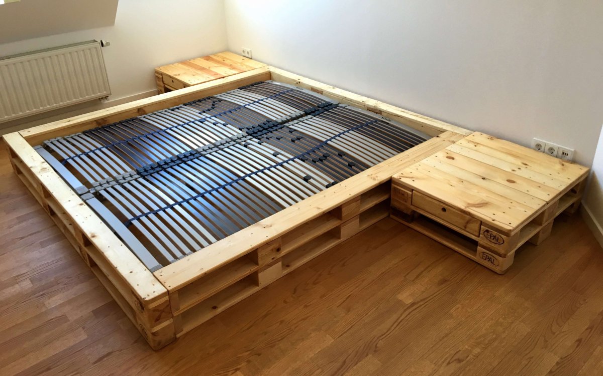 Кровать из европоддонов в стиле Loft