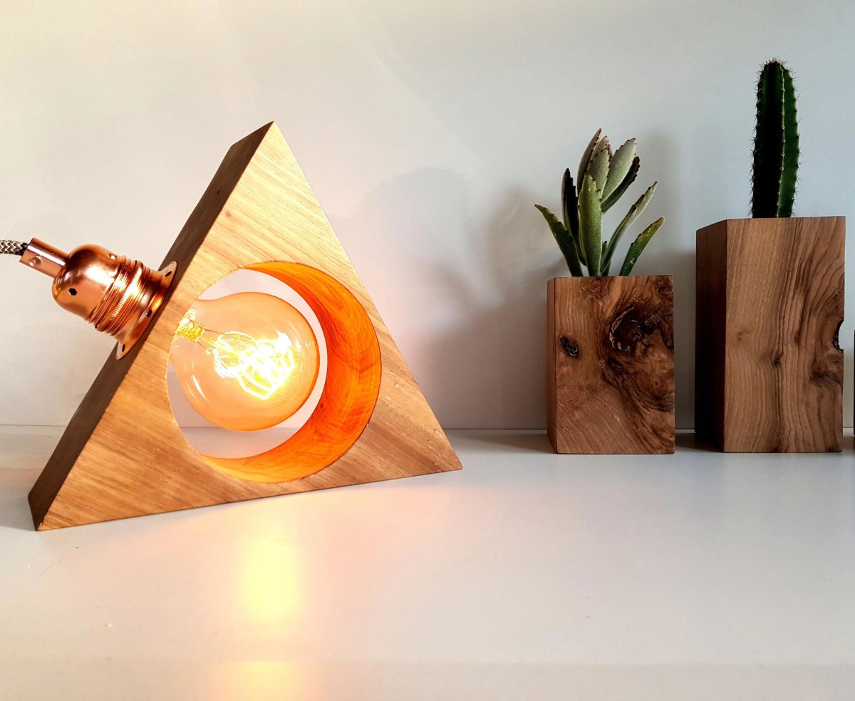Светильник из дерева и стекла