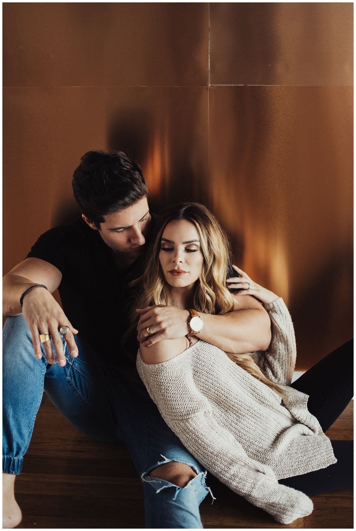 Идеи для фотосессии в студии для пары