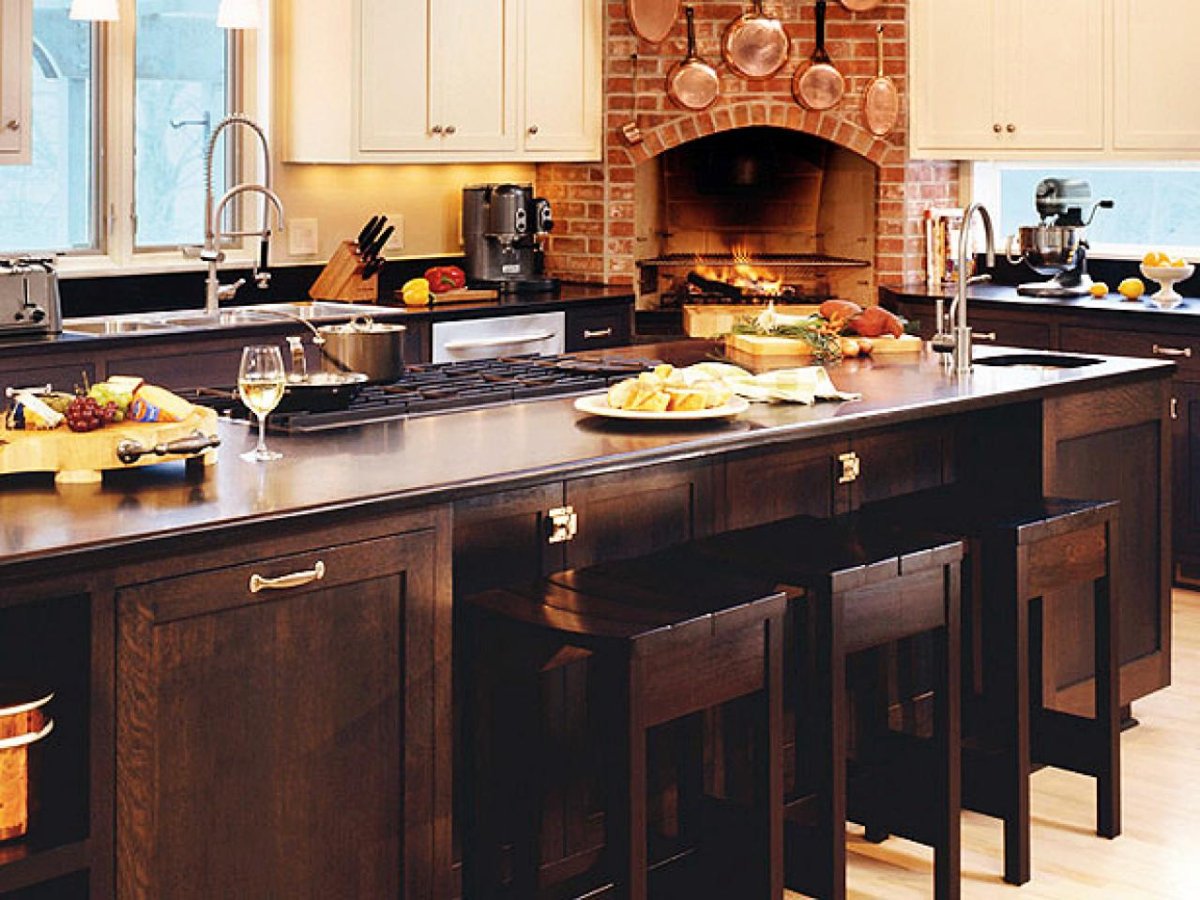 Стол для готовки на кухне