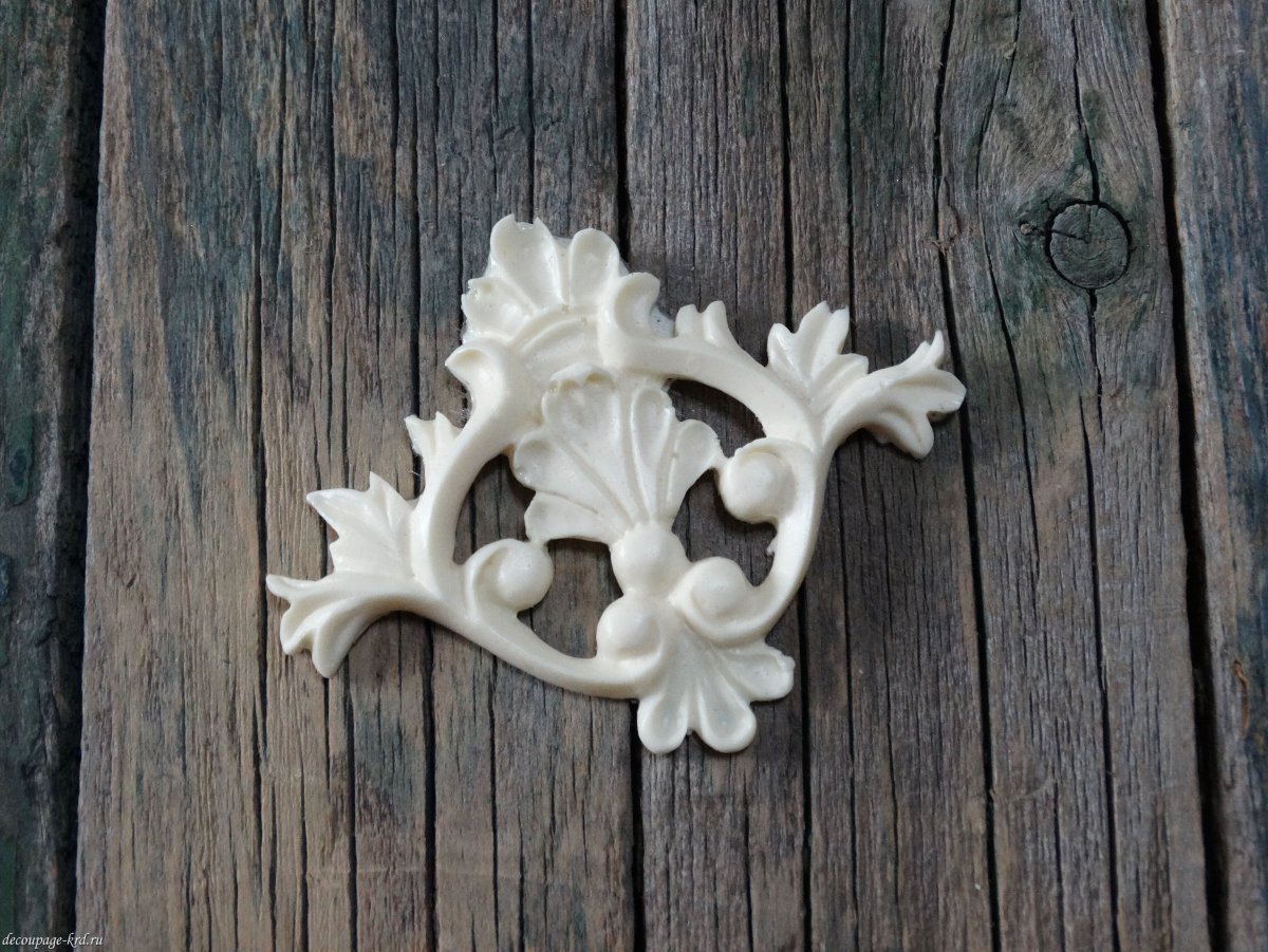 Уголок декоративный металлический