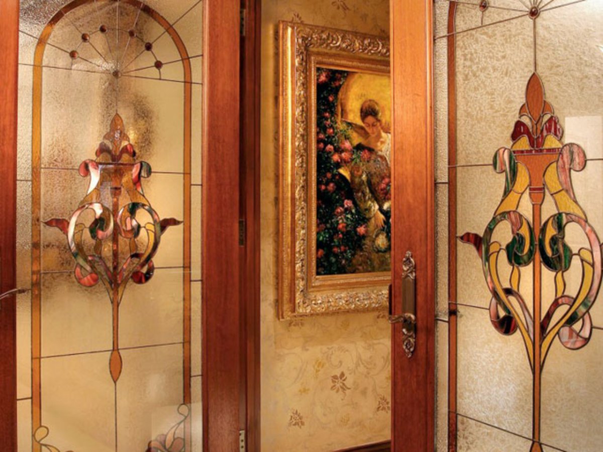 Двери витражи в интерьере