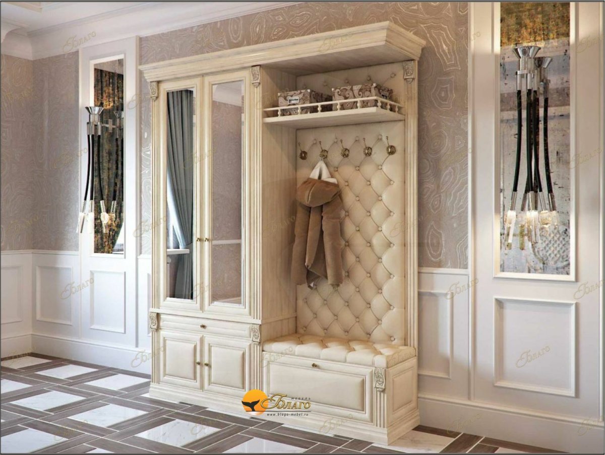 Классический шкаф в холле