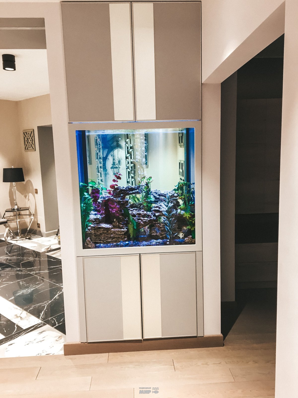 Встроенный декоративный встроенный аквариум