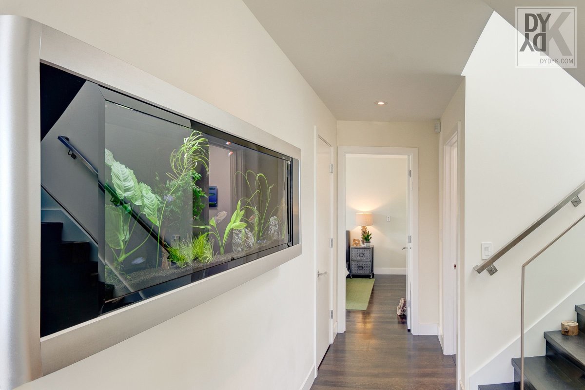 Шкаф со встроенным аквариумом