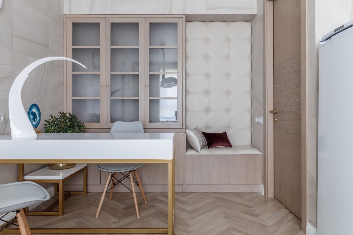 Зеркало с фацетом в интерьере кухни