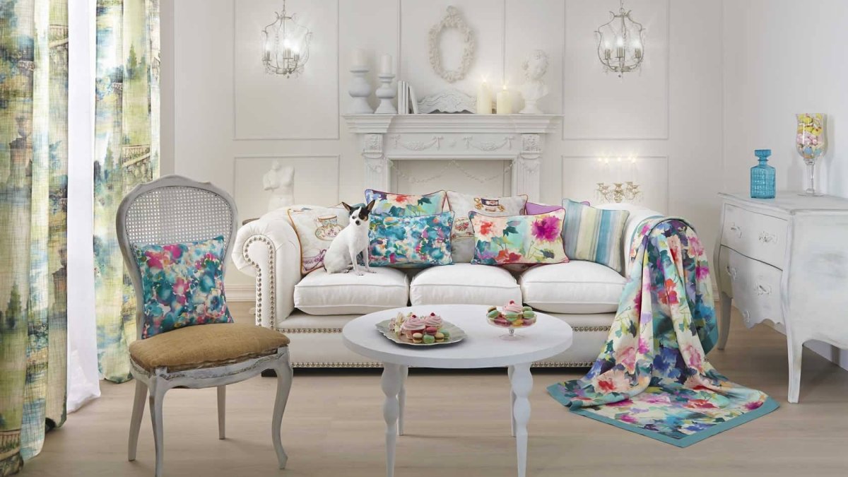 Розовые диван в цветок