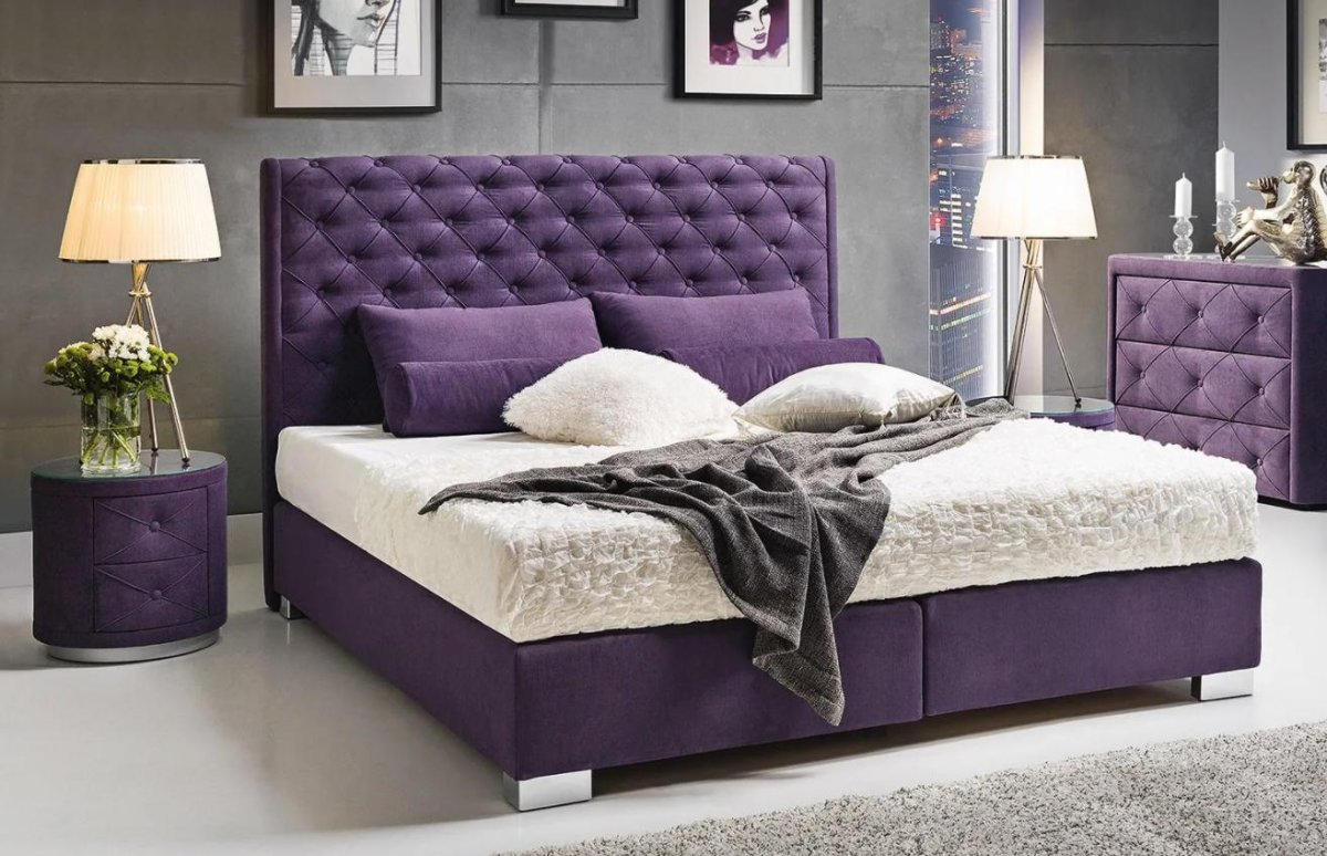 Яркая комната фиолетовая