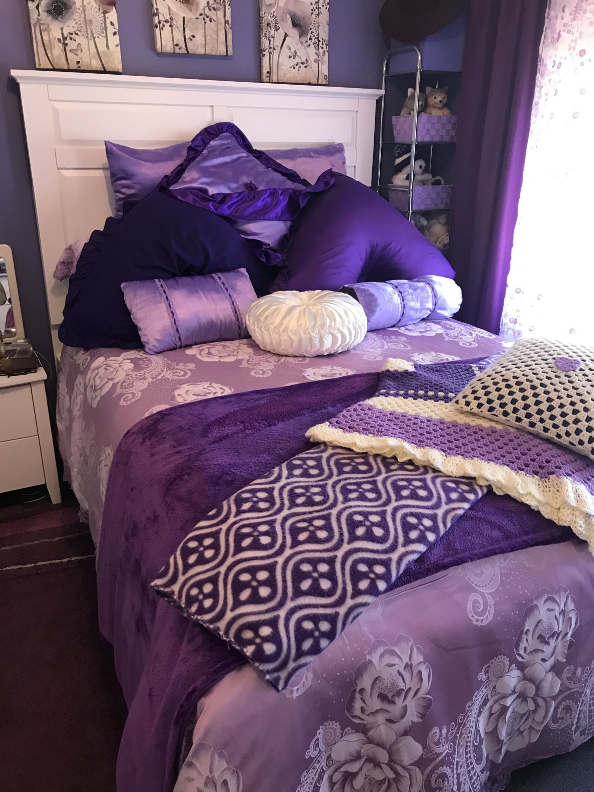 Спальня классика в сиреневых тонах