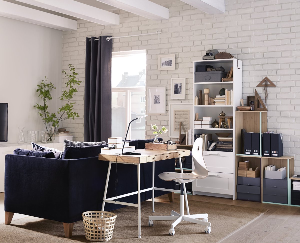 Офис в скандинавском стиле с мебелью